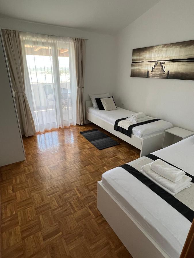 Apartments Loncar-Near Zrce Beach 诺瓦利娅 外观 照片